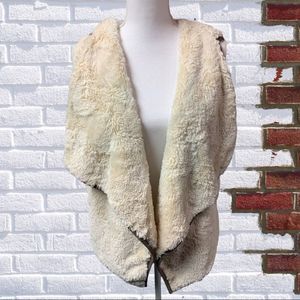 🌈Jack by BB Dakota faux fur off white hooded vest fuzzy cozy warm women’s small